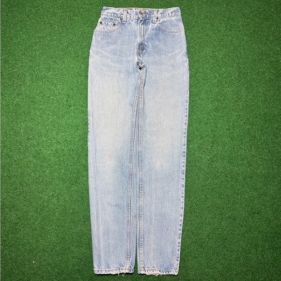 Vintage Levi’s 550 Light Wash Relaxed Fit Taper Womens 5 Jr 26x32 Jeans - Picture 3 of 12